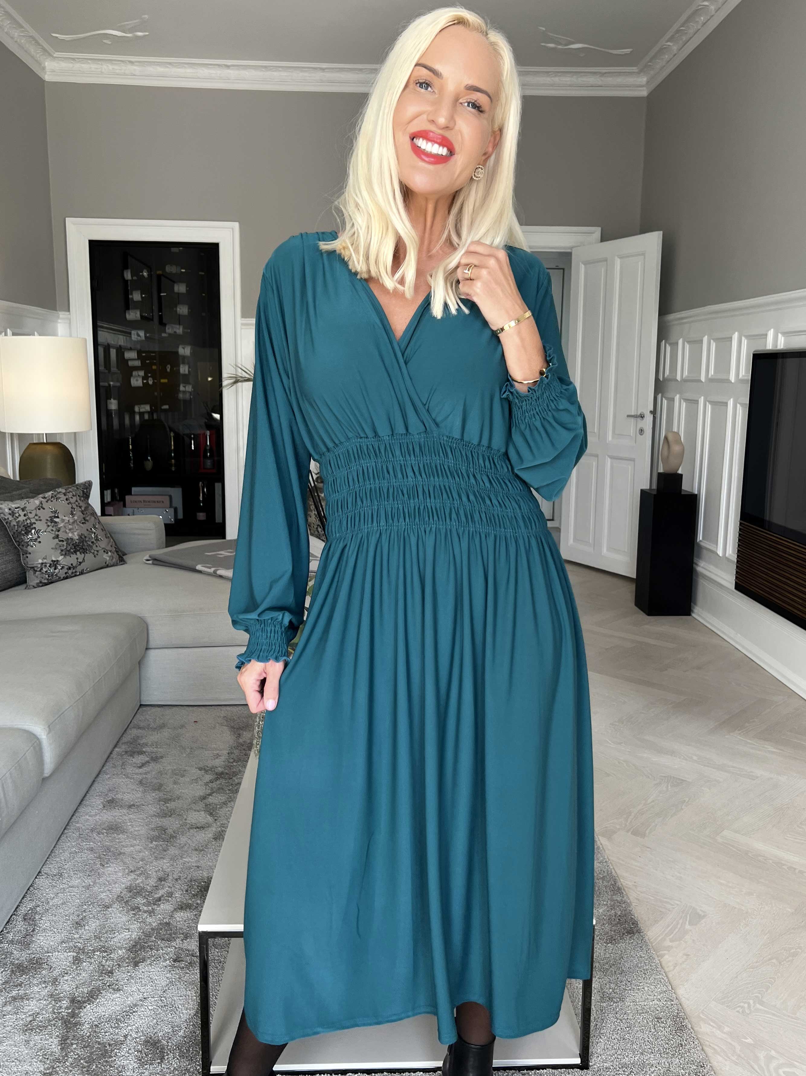 Pams Plain Midi L/S - Elastisk klänning med smock och långa ärmar